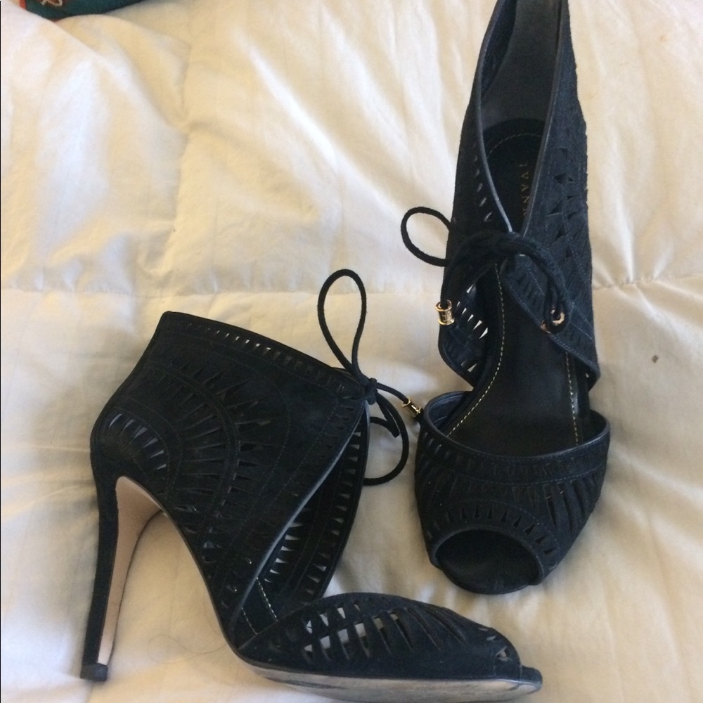 Ivanka trump lace Delfino heels black